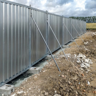 Vzpera mobilného plotu P-1